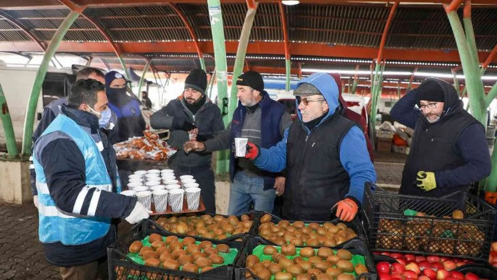 Talas'ta pazar esnafına sıcak çorba