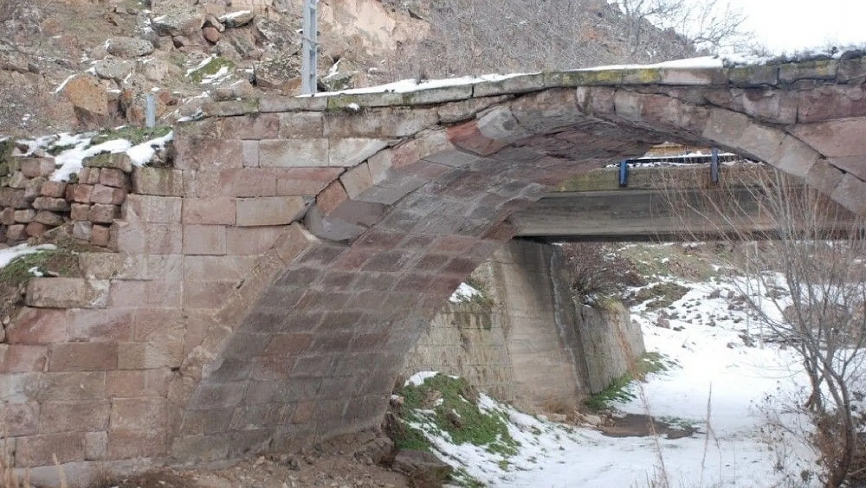 Tarihi köprü Melikgazi Belediyesi'ne emanet
