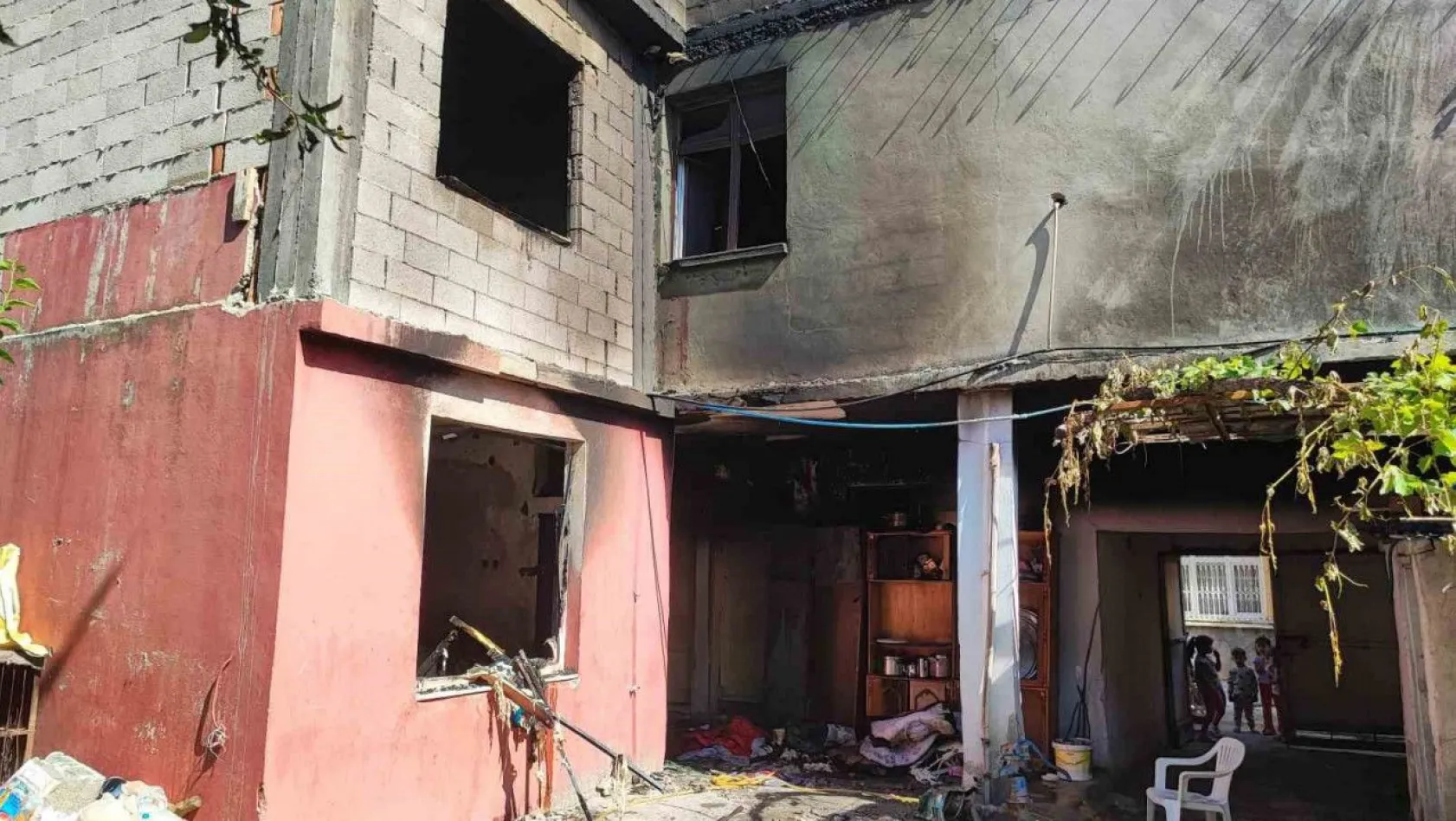 Tarım işçisi ailenin evi yandı, biriktirdikleri 25 bin lira kül oldu