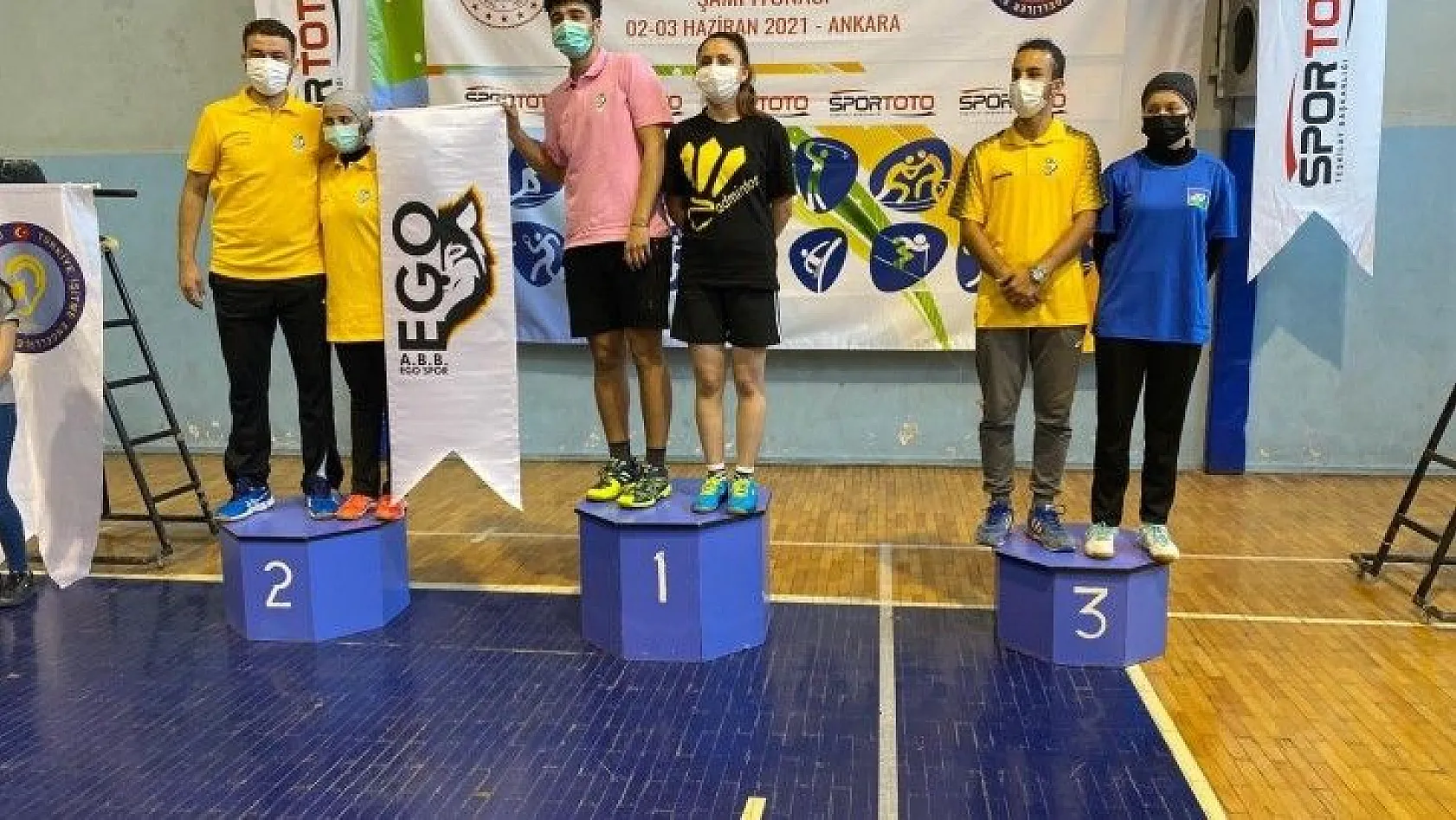 Telli Nur Ataş Badminton Türkiye şampiyonu oldu