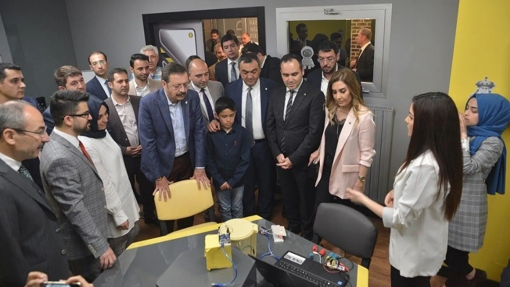 TOBB Başkanı Rıfat Hisarcıklıoğlu Yeni Nesil Gelişim Atölyesi 'GİGA MAKER' ı ziyaret etti
