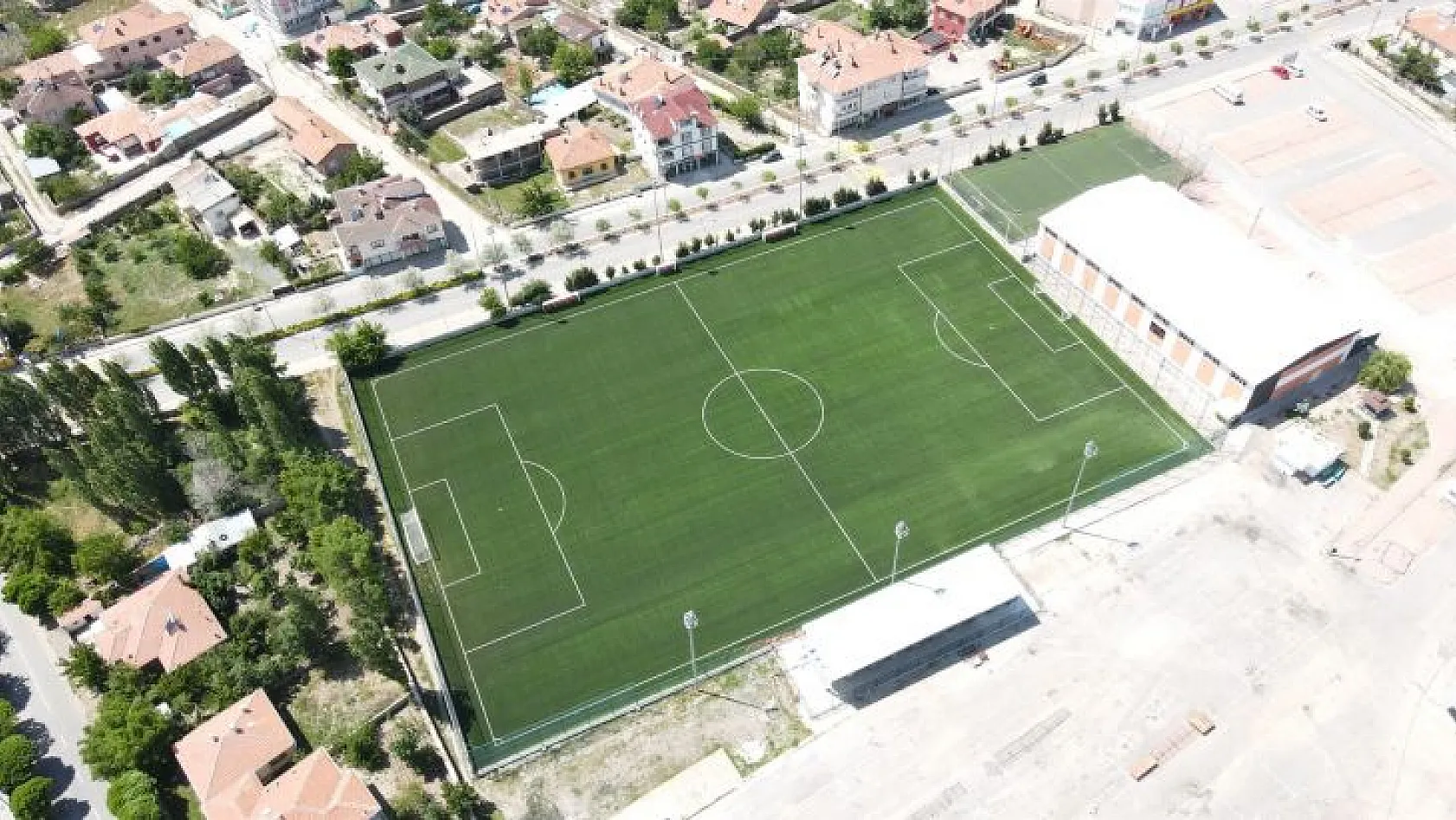 Tomarza Stadı ve Spor Salonu yenilendi