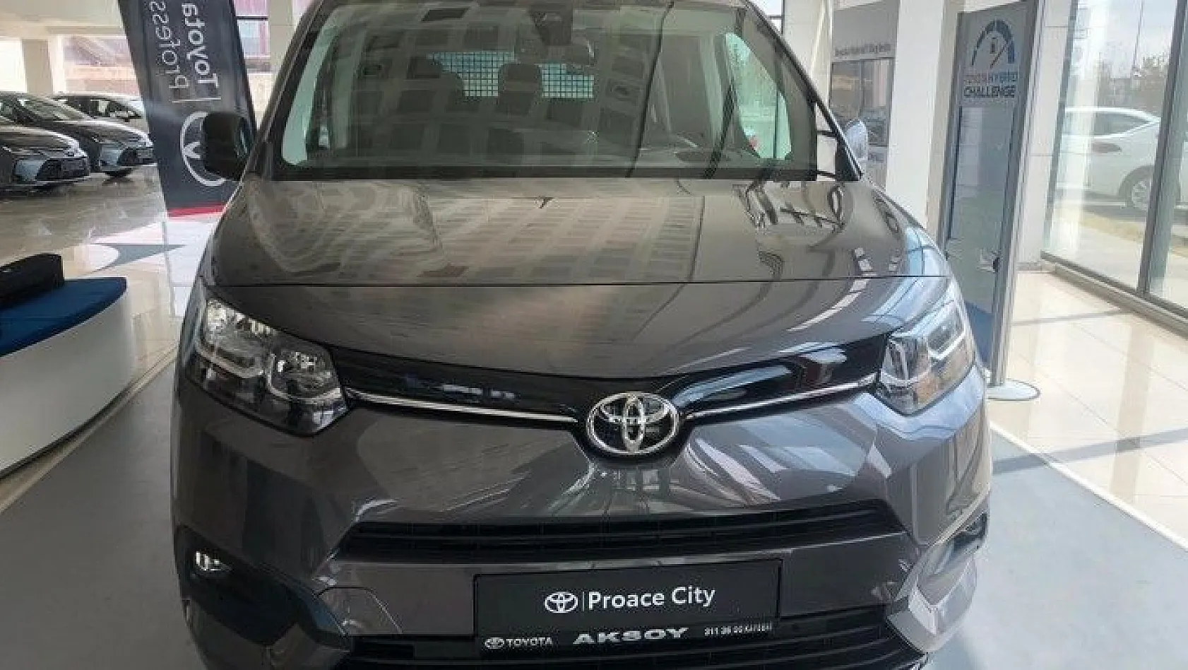 Toyota'nın yeni hafif ticarisi 'Proace City' lansman özel fiyatları ile alıcılarını bekliyor