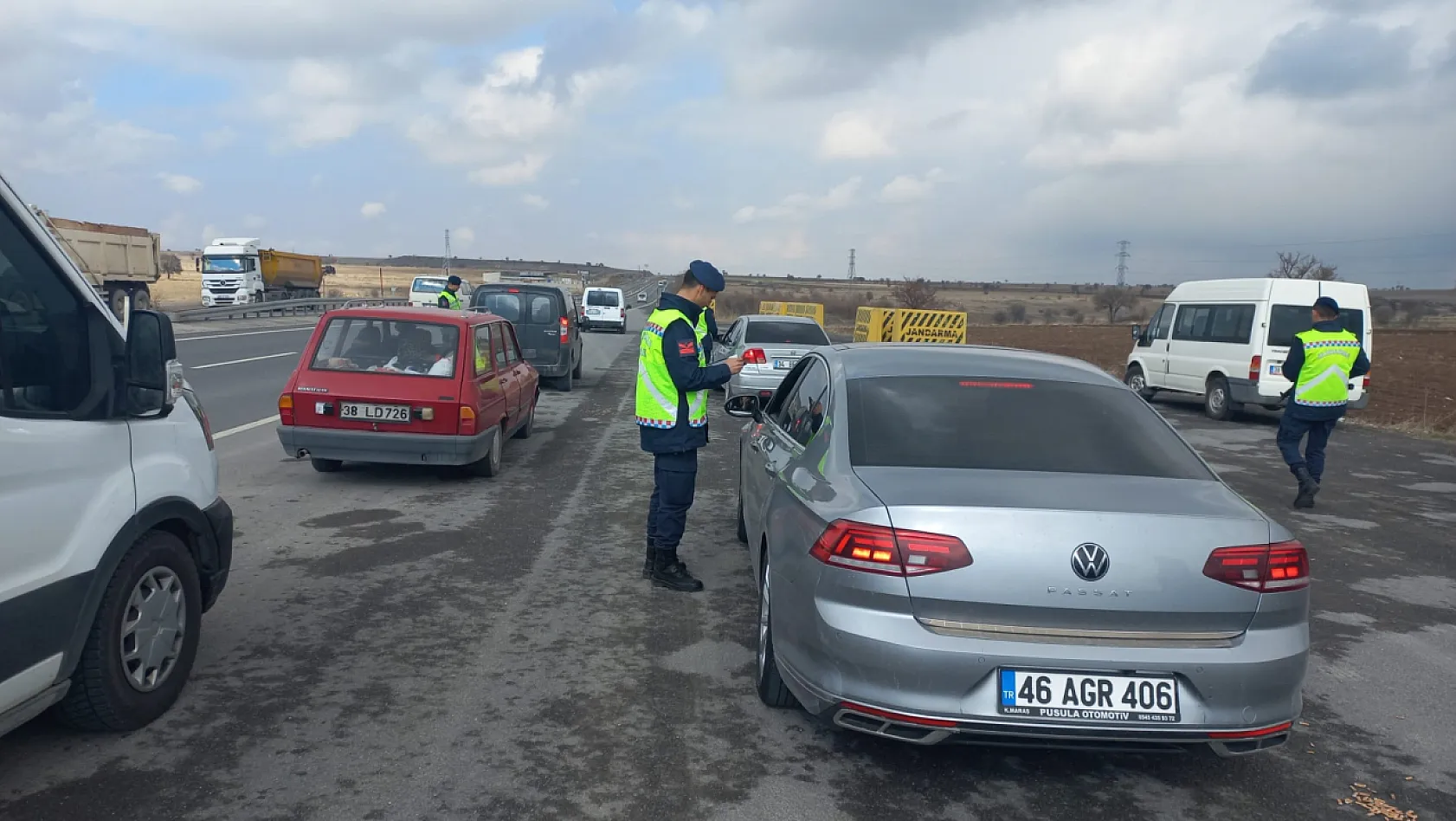 Trafik tedbirleri Kayseri'de yoğunlaştı: Hayatla yarışılmaz!