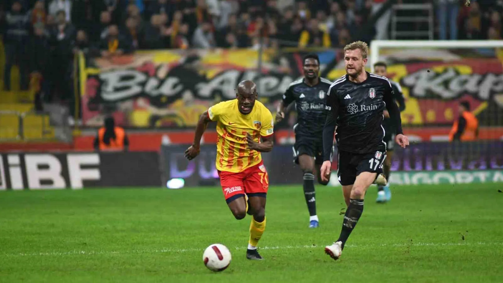 Kayserispor - Beşiktaş karşılaşmasında ilk yarı bitti