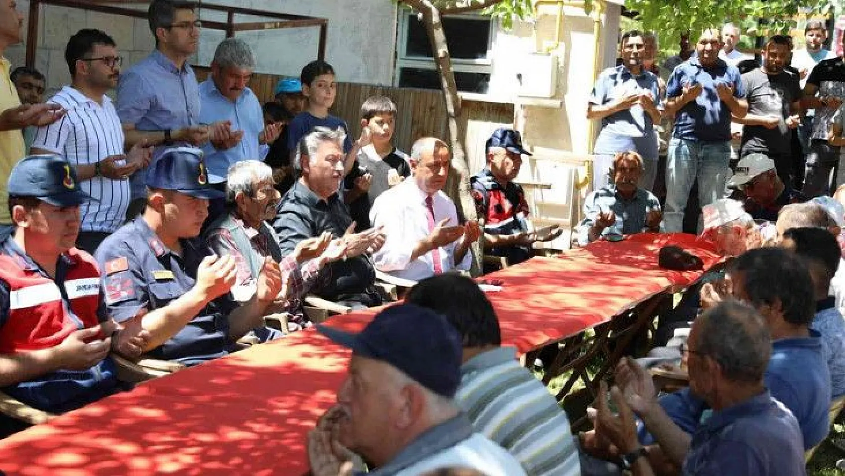 Turan Mahallesi'nde 'Şükür Duası' yapılarak pilav ikram edildi