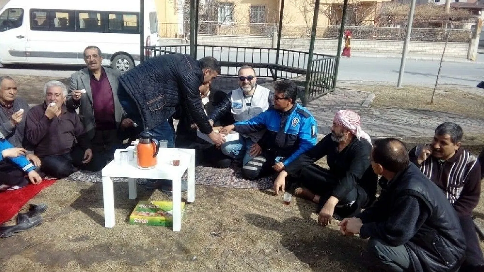 Türk vatandaşları ile Suriyeli mülteciler parkta buluştu