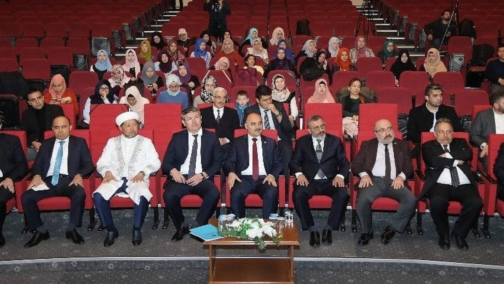 Türkiye'de İslam Bilimleri Alanında Eğitim Gören Kazakistanlı Öğrenciler ERÜ'de Buluştu
