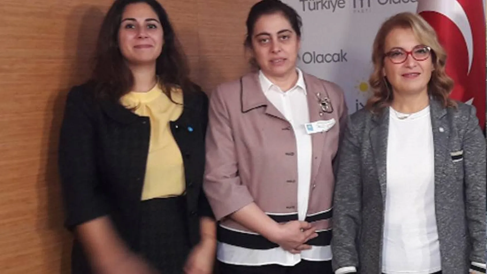 Türkiye'de Kadın Olmak, Çalışmak, Yaşamak, Gülmek Bile Zor…