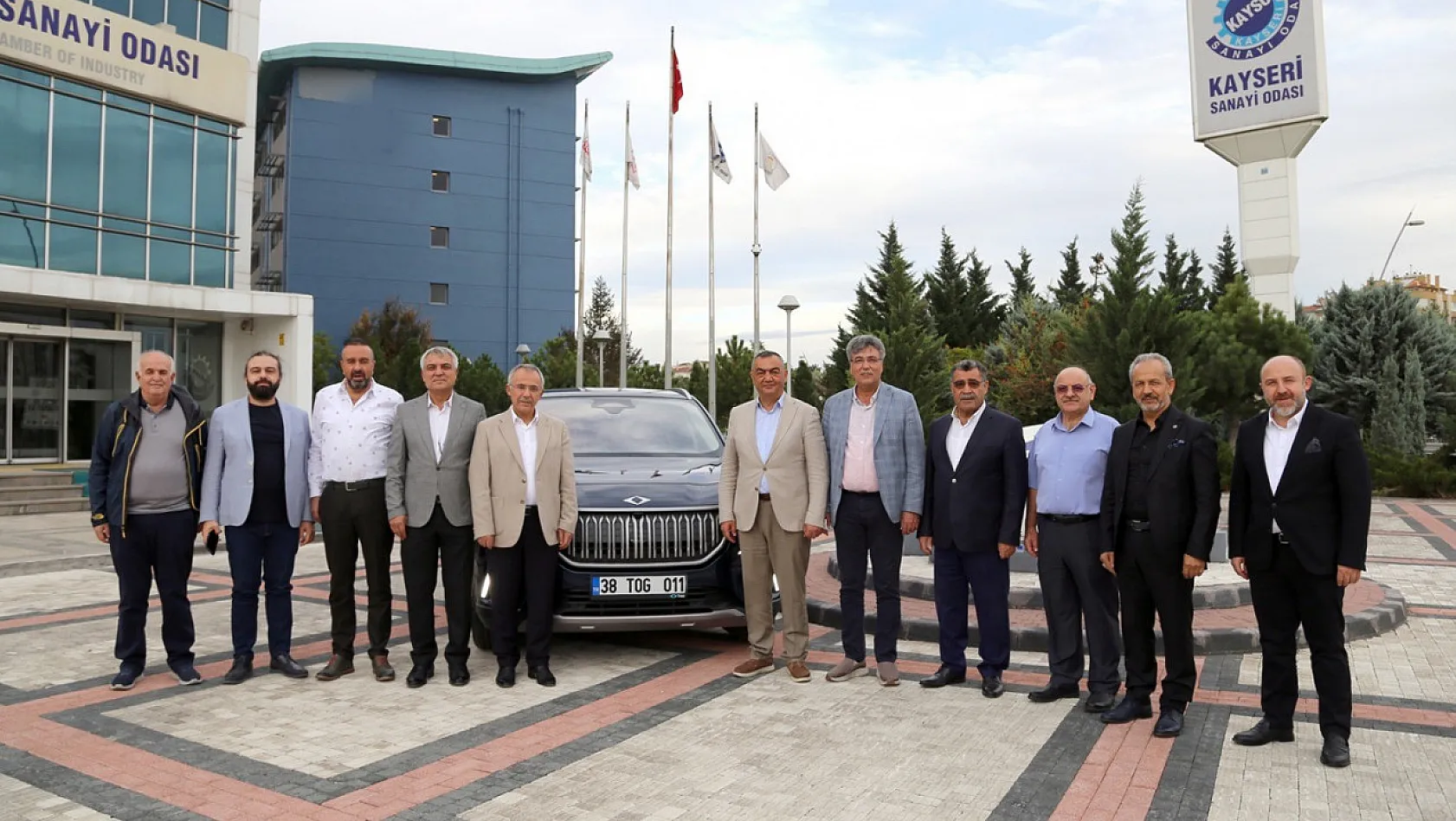 Türkiye'nin ilk yerli otomobili Togg, KAYSO'ya teslim edildi