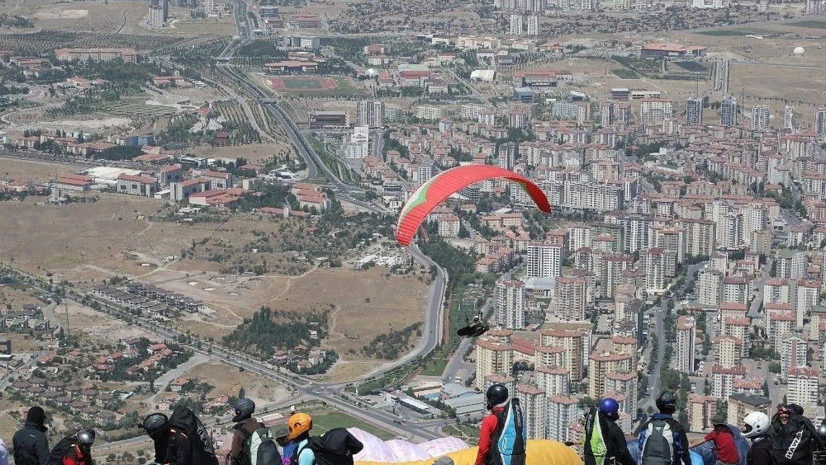 Türkiye Yamaç Paraşütü Mesafe Yarışması Başladı