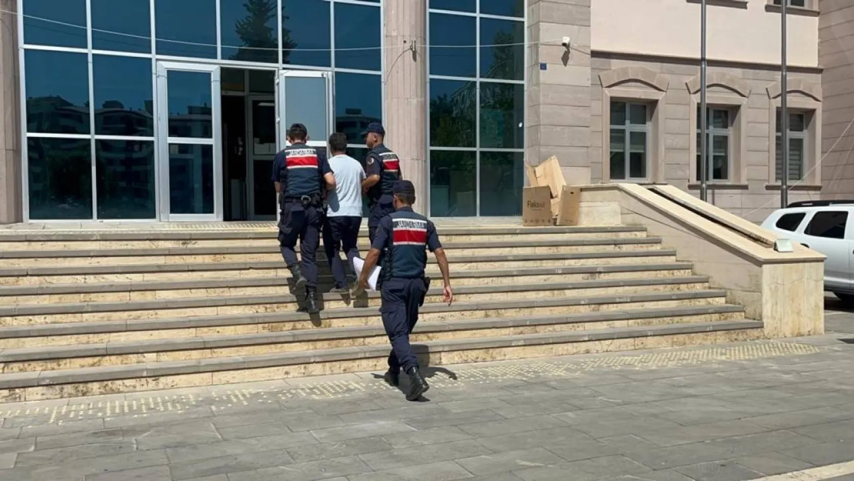 Türkoğlu'ndaki orman yangınında bir kişi gözaltına alındı