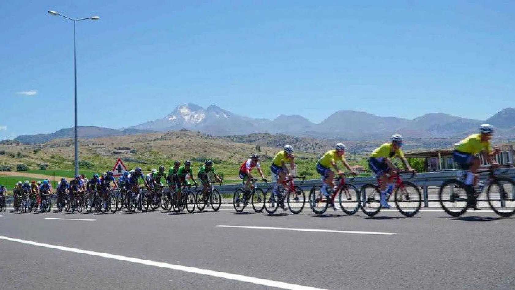 Uluslararası Bisiklet Yarışları'nda pedal sesleri Kayseri Erciyes'te yankılandı