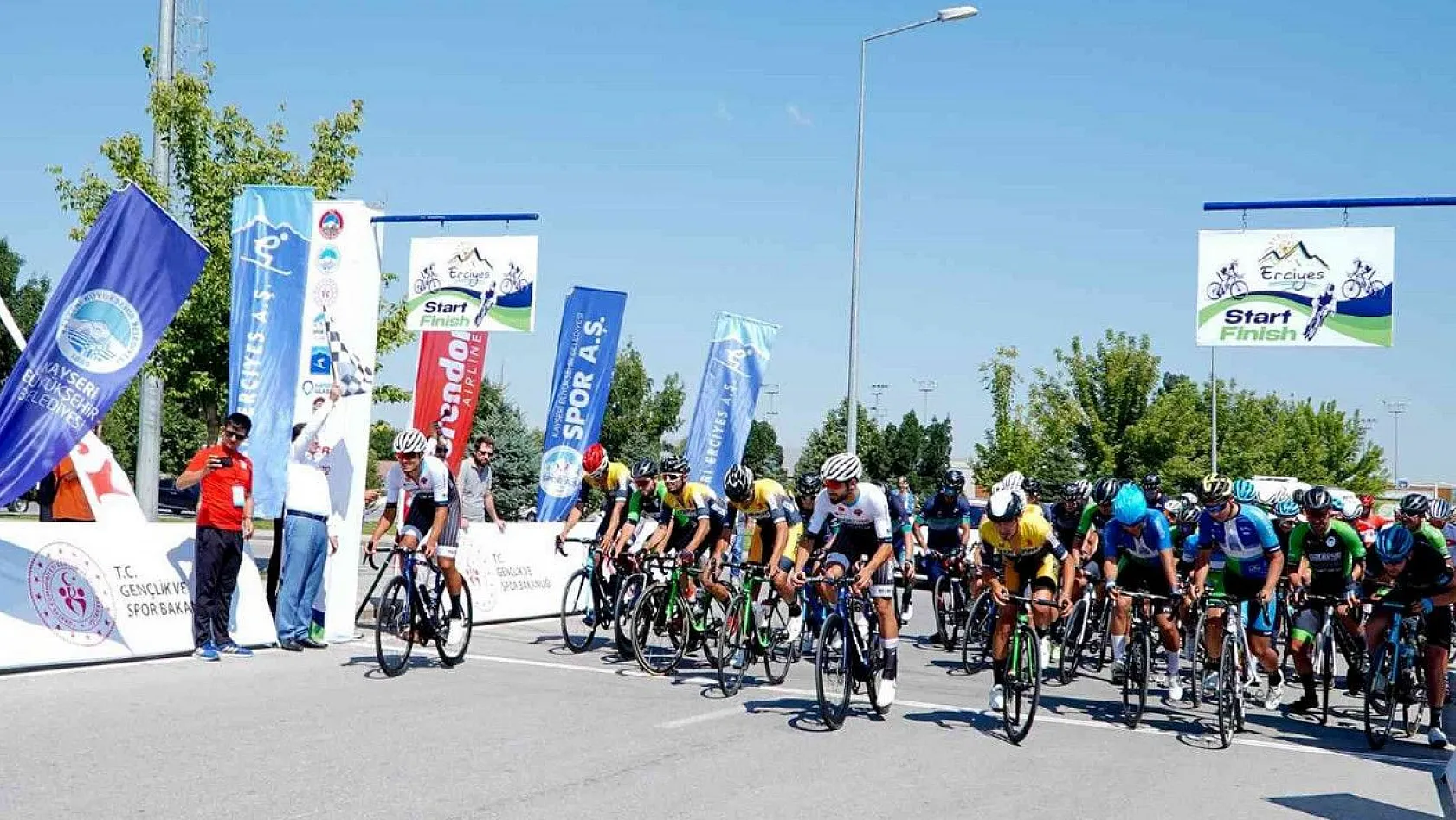 Uluslararası Bisiklet Yarışması Tomarza'da başladı
