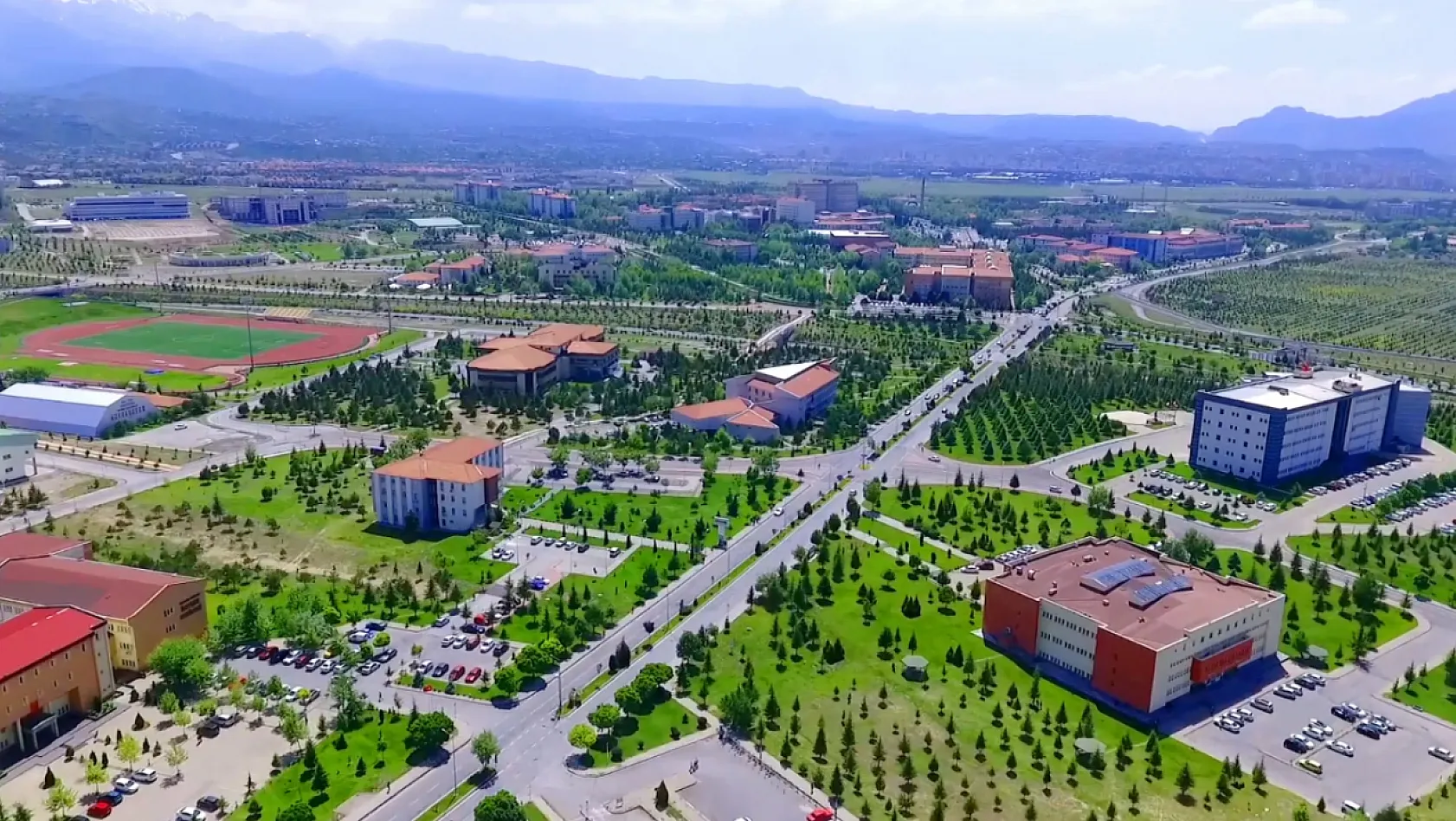 Üniversite yönetimi, Özhaseki'nin katılacağı açılış programı öncesinde bakın ne yapıyor?