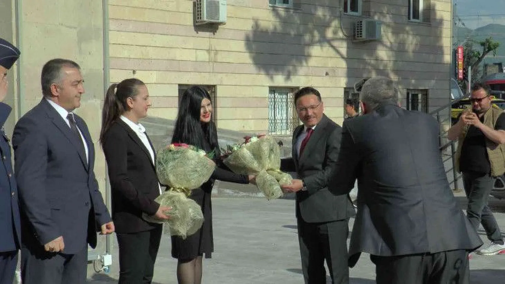 Yeni Vali Çiçek Kayseri'ye geldi! Dikkat çeken açıklamalar