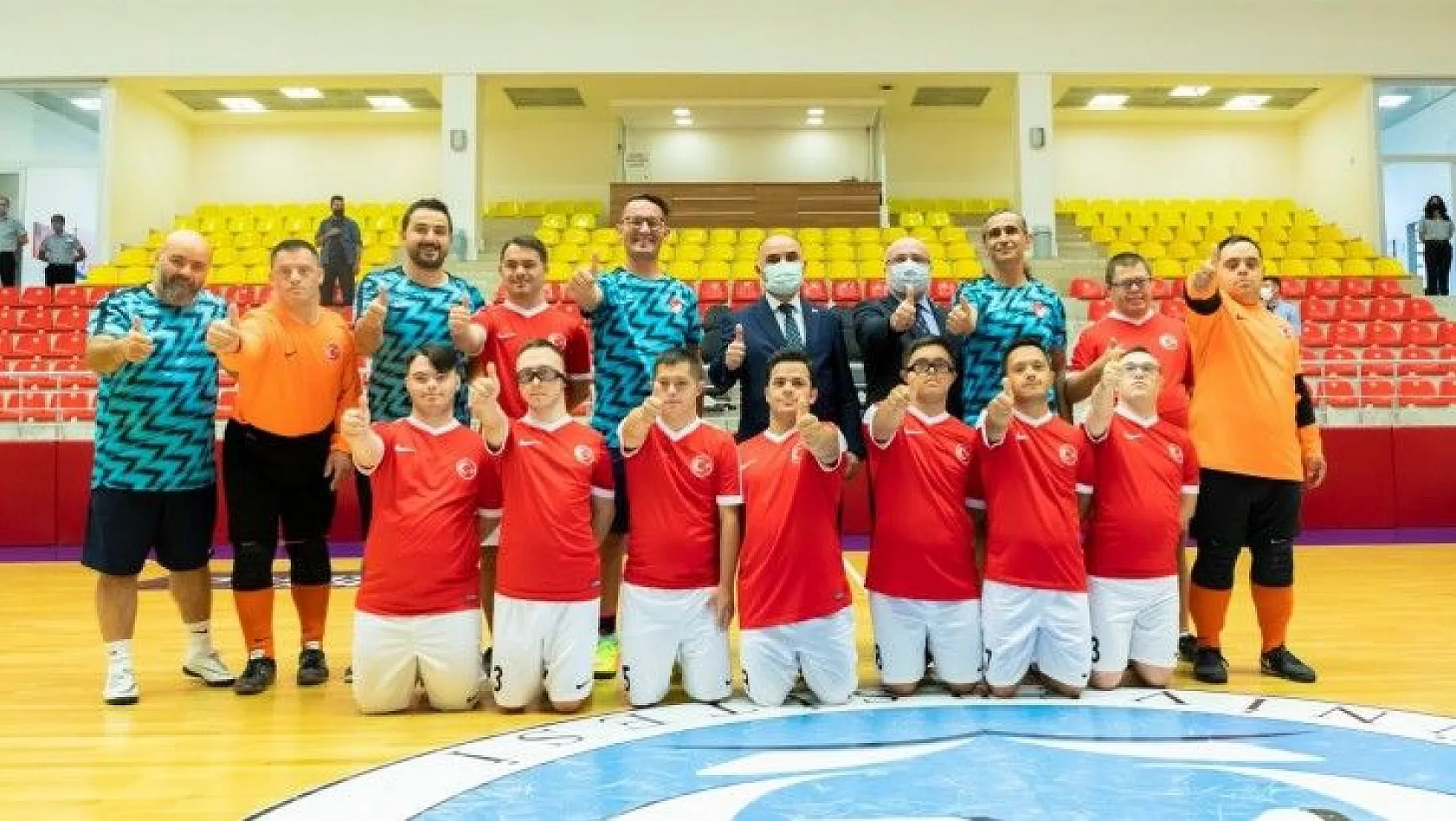 Vali, Down Sendromlular Futsal Milli Takımının Antrenmanını İzledi