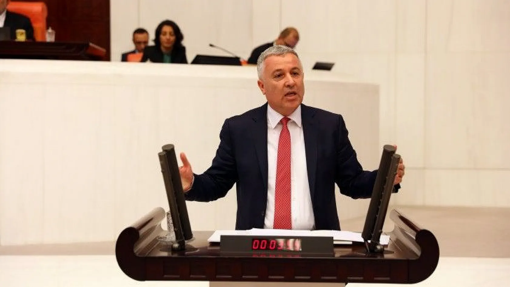 'Vatandaş AKP'nin müjdelerinden korkar oldu'