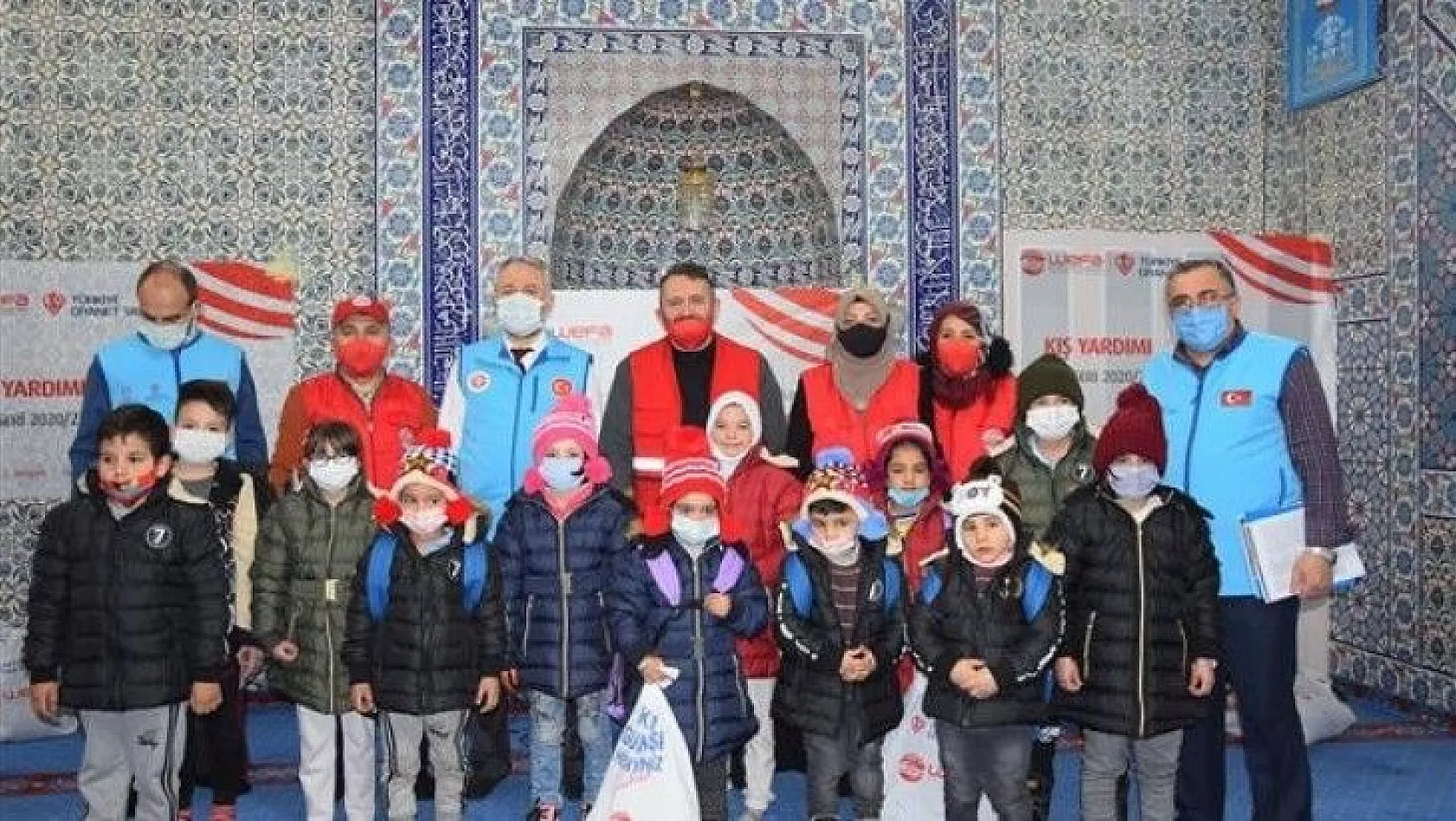 WEFA Uluslararası İnsani Yardım Organizasyonu'ndan çocuklara kışlık kıyafet yardımı