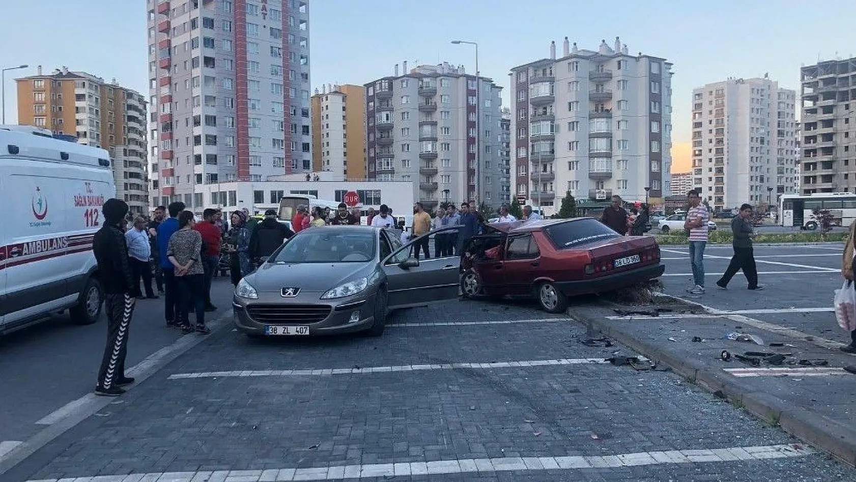 Yakut Mahallesi'nde trafik kazası: 3 yaralı