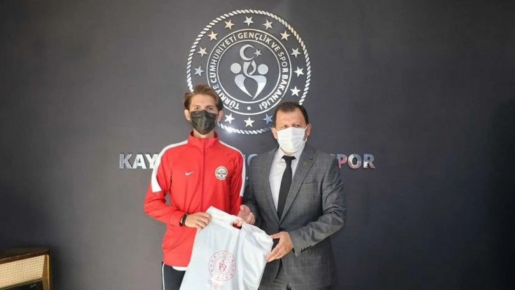 Madalya kazanan Atletler Kabakcı'yı ziyaret etti