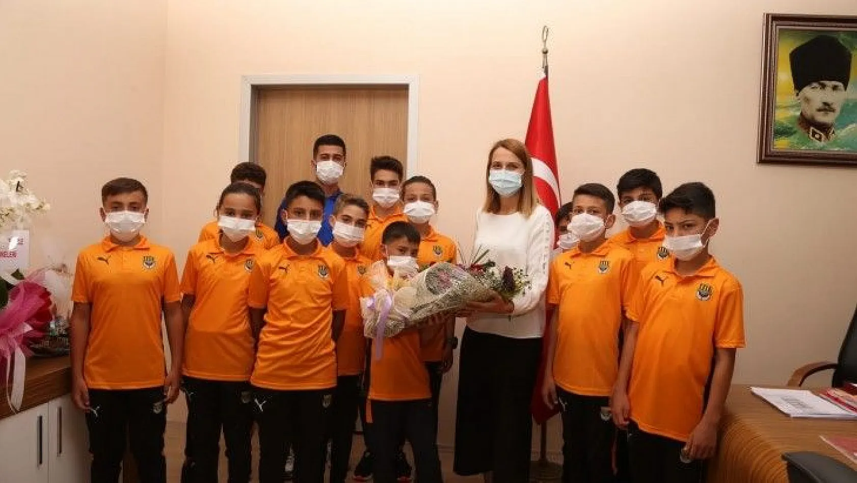 Yerköyspor Futbol Akademisi'nden Yahyalı Devlet Hastanesi'ne ziyaret