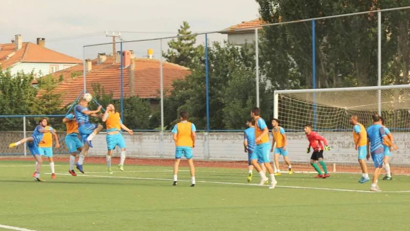 Yerköyspor ile Tomarza Belediyespor hazırlık maçında karşı karşıya geldi