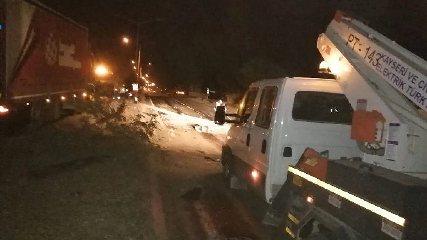 Yeşilhisar'daki trafik kazası Kayseri-Niğde yolunu etkiledi