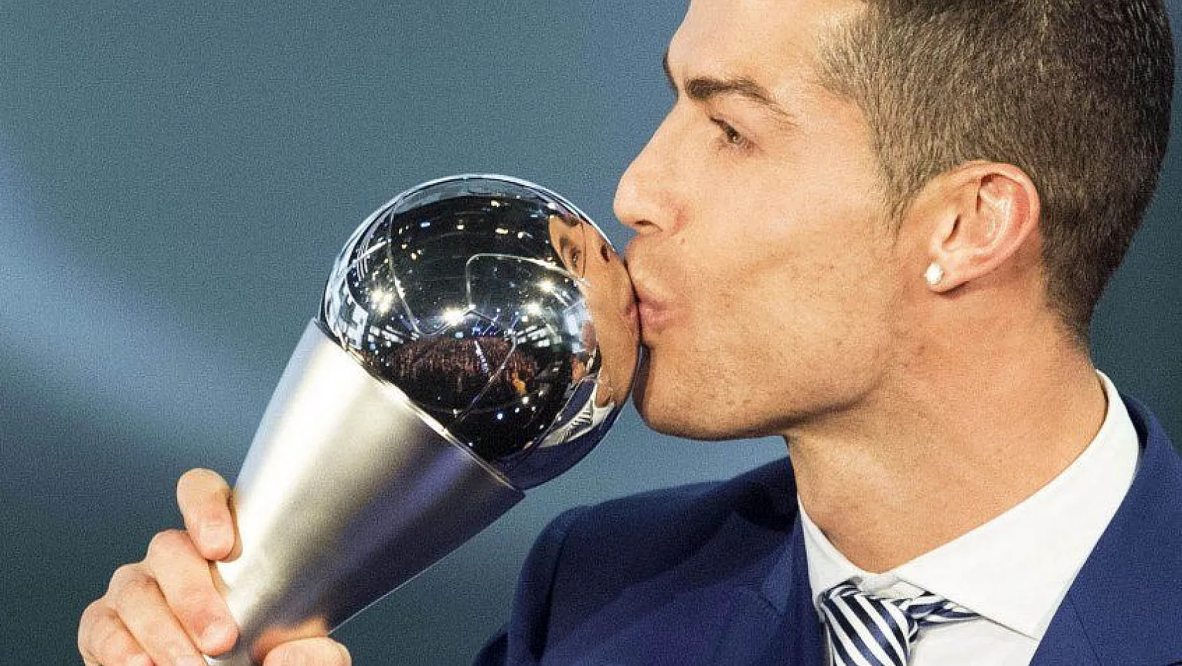 Yılın en iyi futbolcusu Cristiano Ronaldo