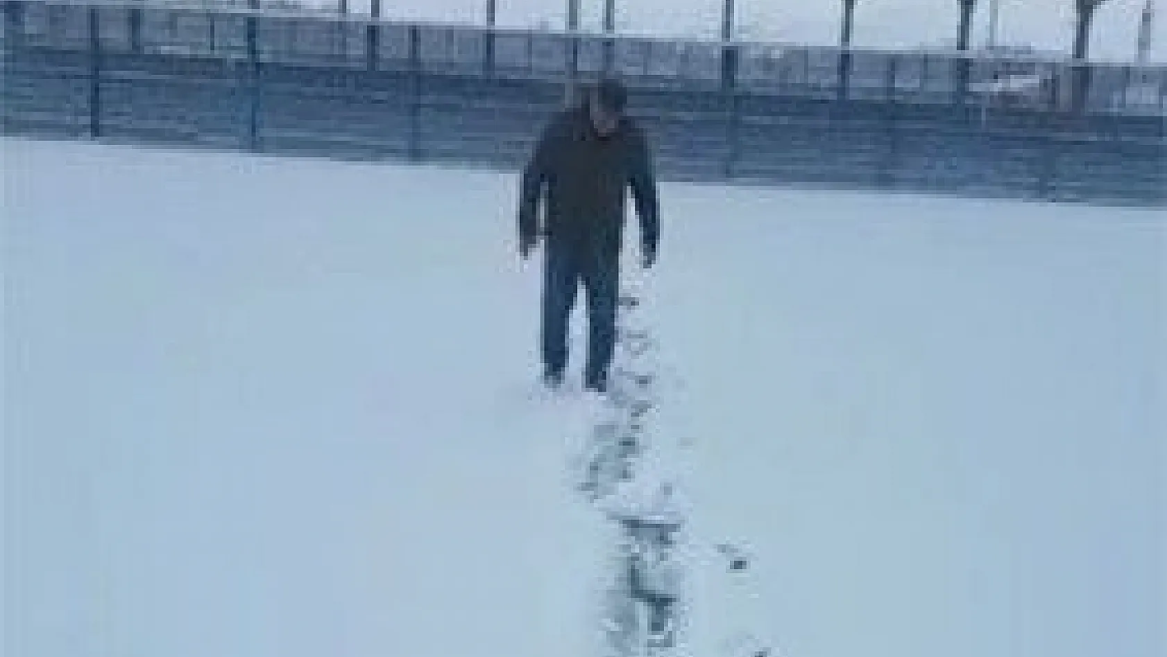 Yoğun kar yağışı Özvatan'da iki futbol maçını erteletti
