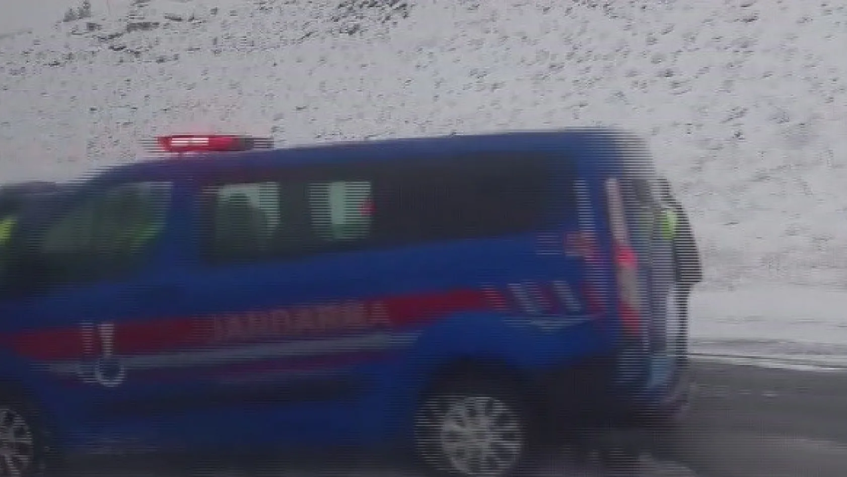 Erciyes yolunda minibüs devrildi