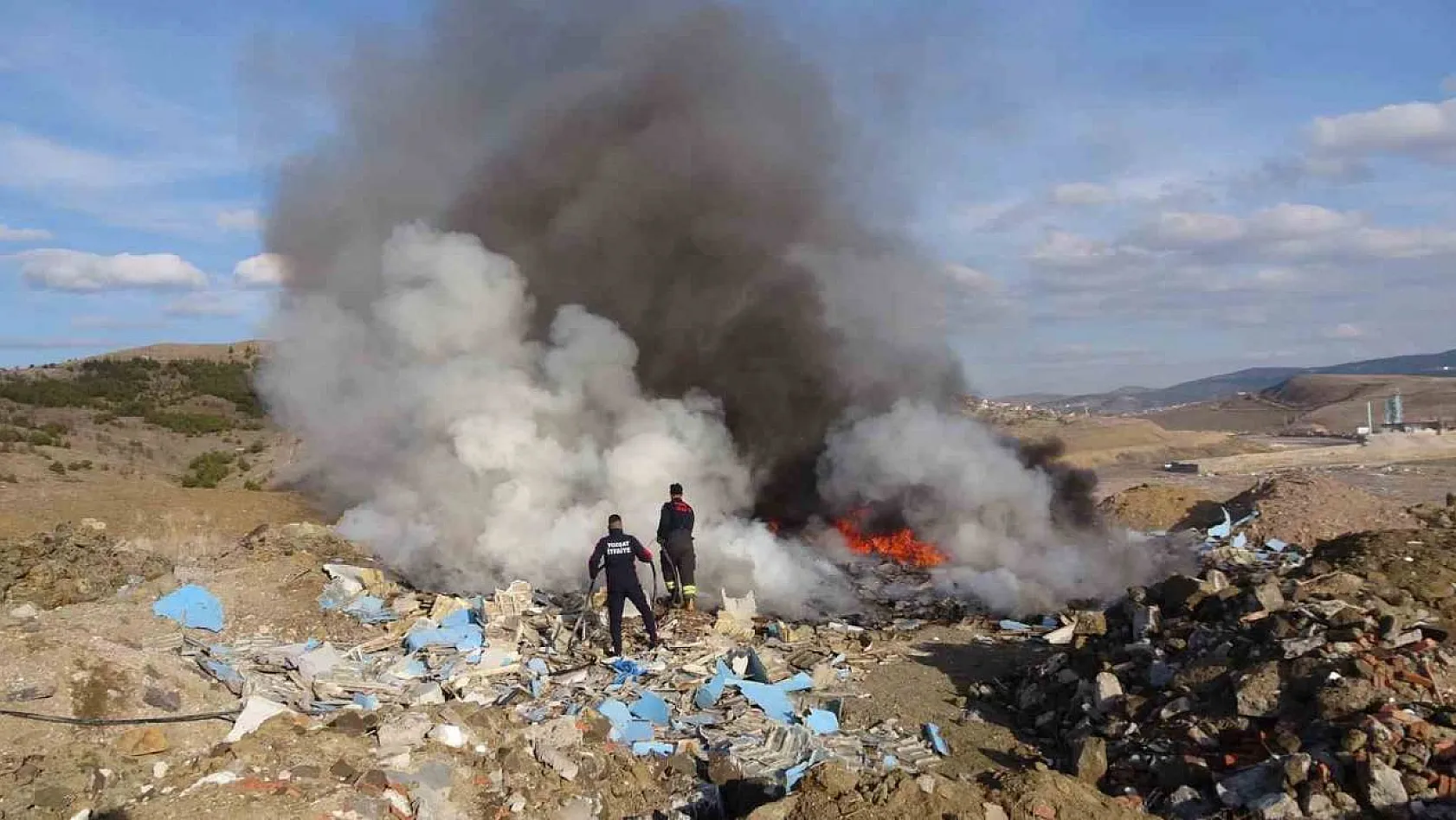 Yozgat'ta atıkların bulunduğu alanda çıkan yangın söndürüldü