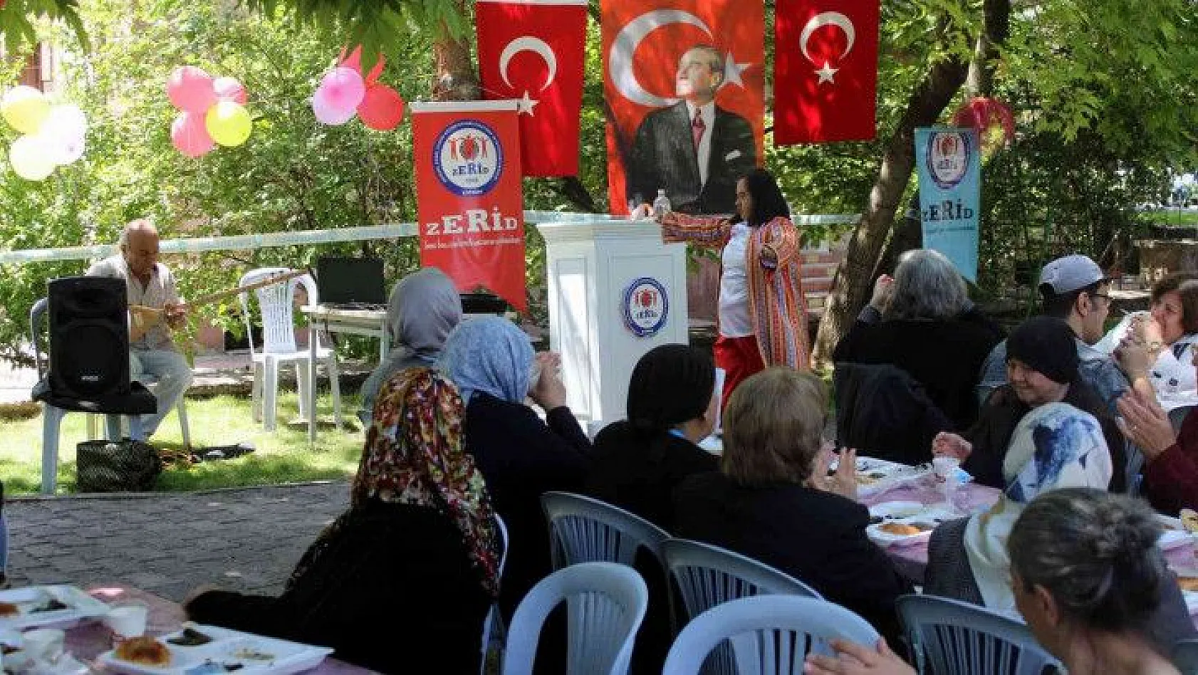 Bahar şenliklerinde bir araya geldiler