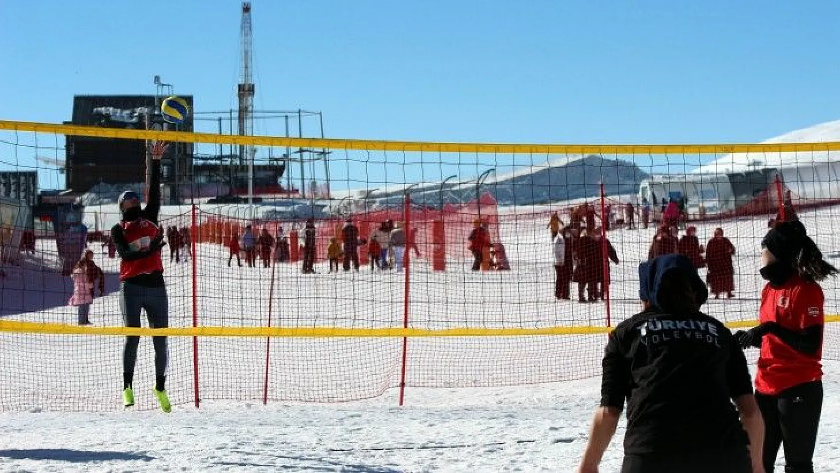 Kar Voleybolu Milli Takımı turnuvaya Erciyes'te hazırlanıyor