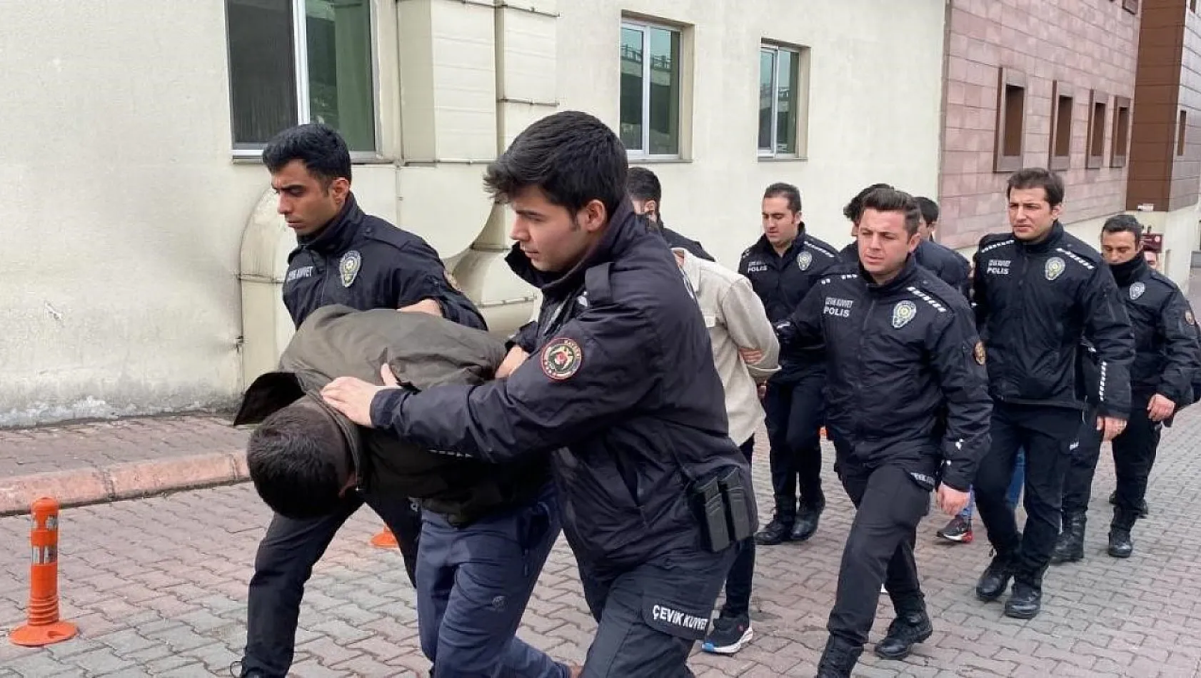 'Yılanlar Grubu' çetesi operasyonu: 13 tutuklama