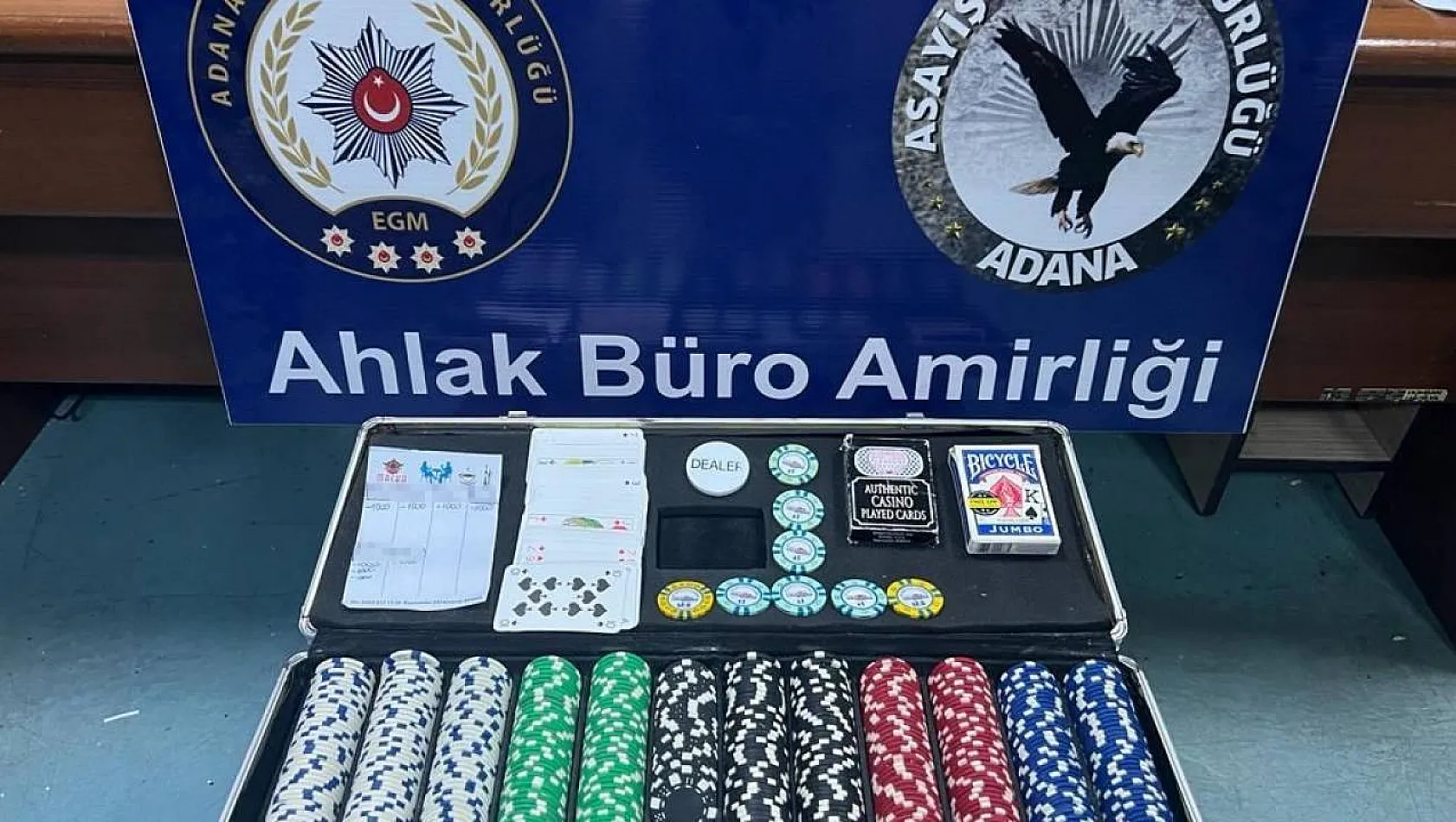 2023 yılında Adana'da polis 'oyuncu' kılığına girip 381 kumarhane bastı