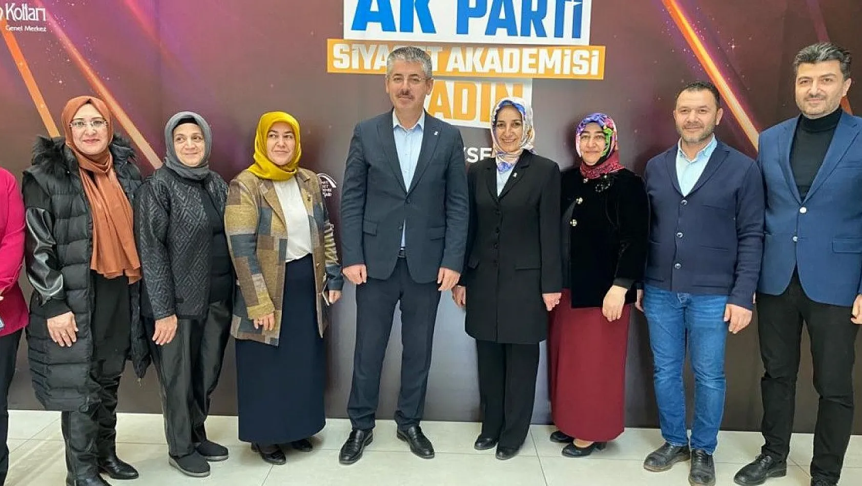 AK Parti'den kadınlara eğitim