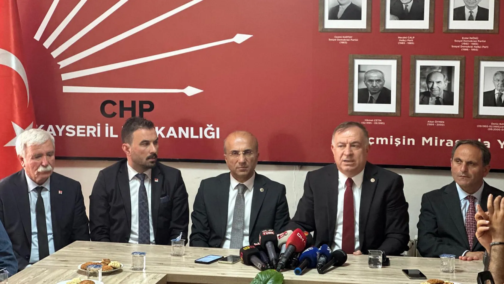 CHP'li Zeybek iktidara seslendi: Bu gideceğiniz yol yol değildir!