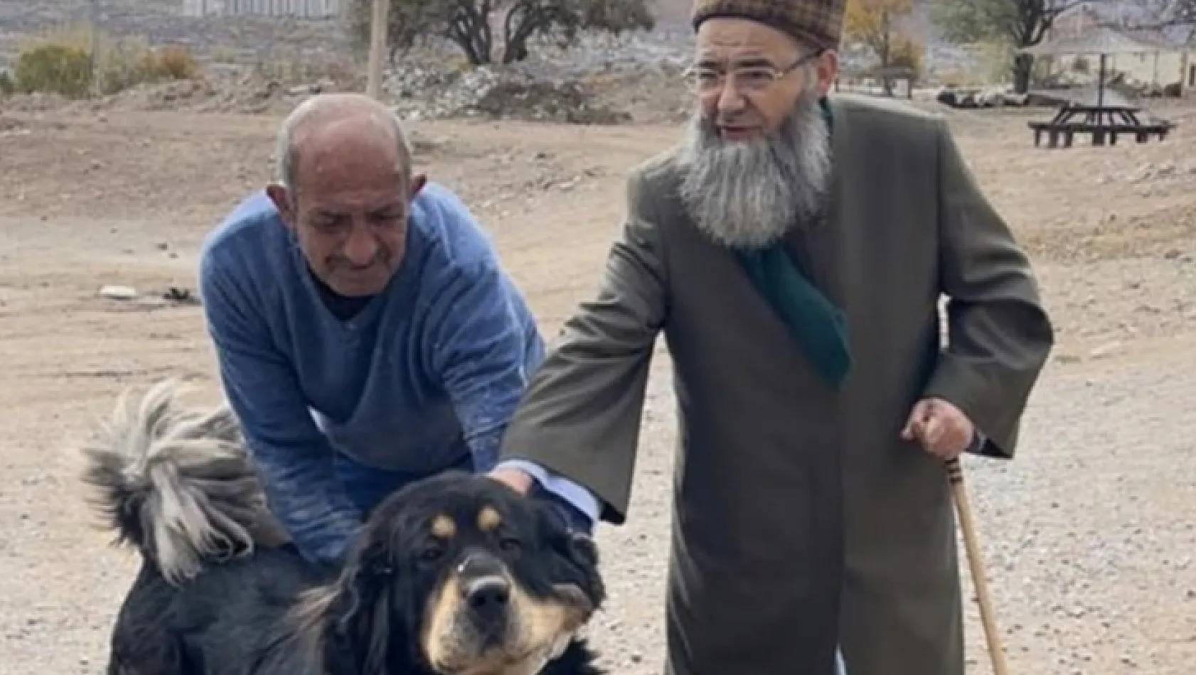 Cübbeli Ahmet Hoca Kayseri'deki 1.5 milyonluk köpekle fotoğrafını paylaştı