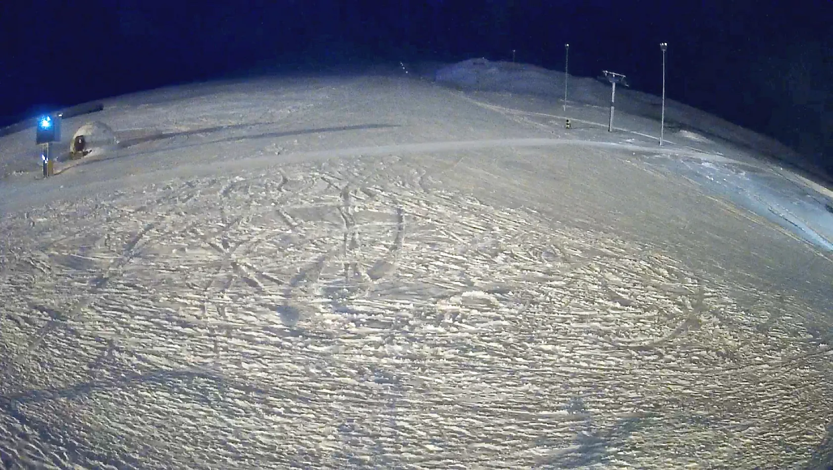 Erciyes'te beklenen kar yağdı, kayakseverlerin yüzü güldü