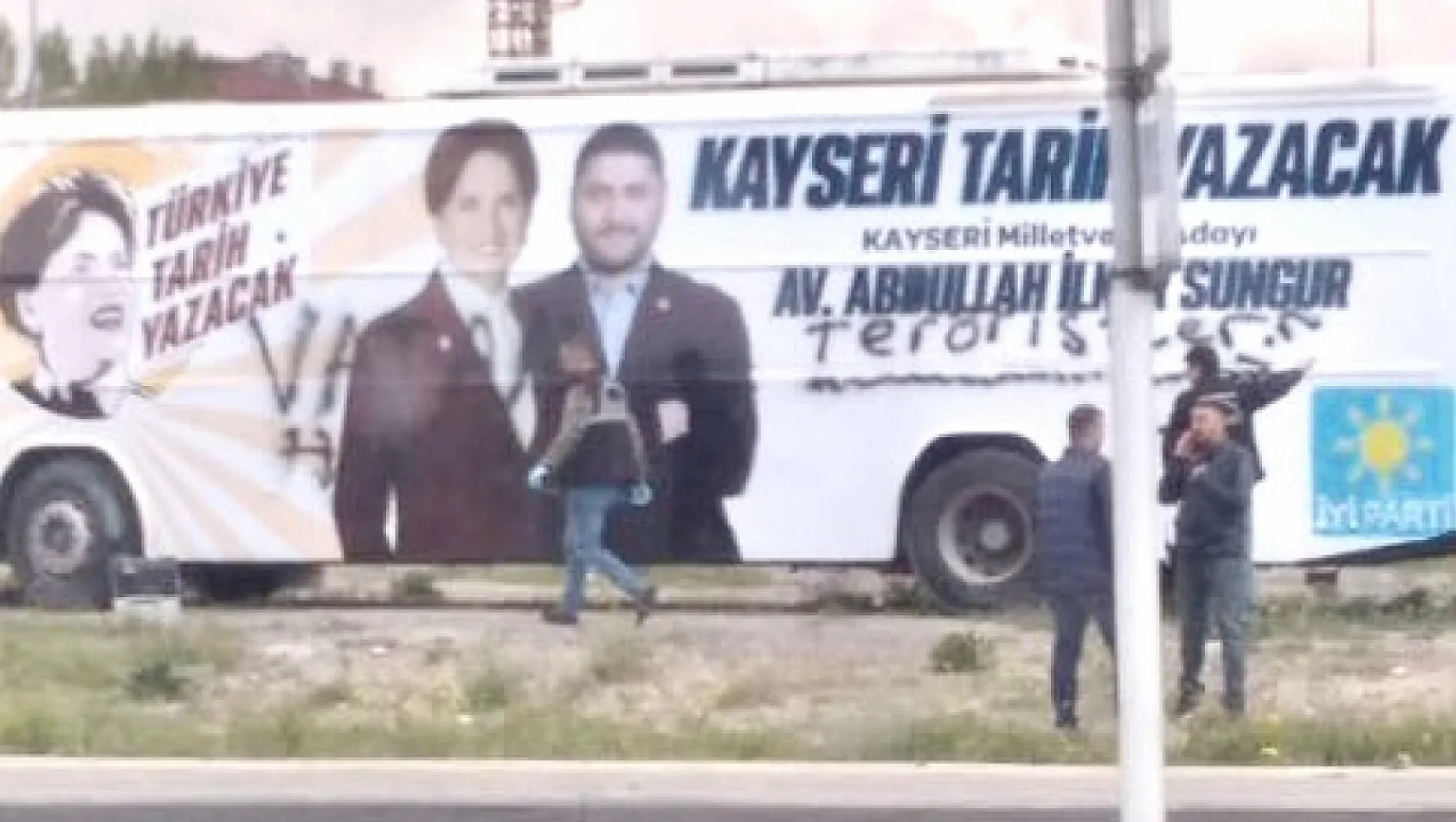 İYİ Parti Kayseri otobüsüne saldırı