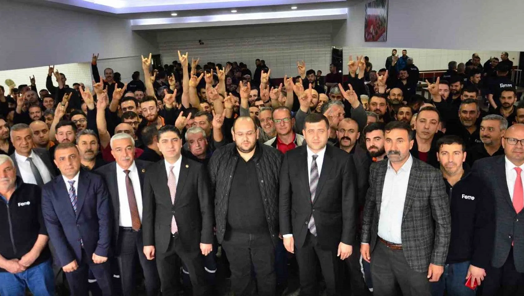 MHP'li Özdemir: MHP var olduğu müddetçe ezan dinmeyecek!