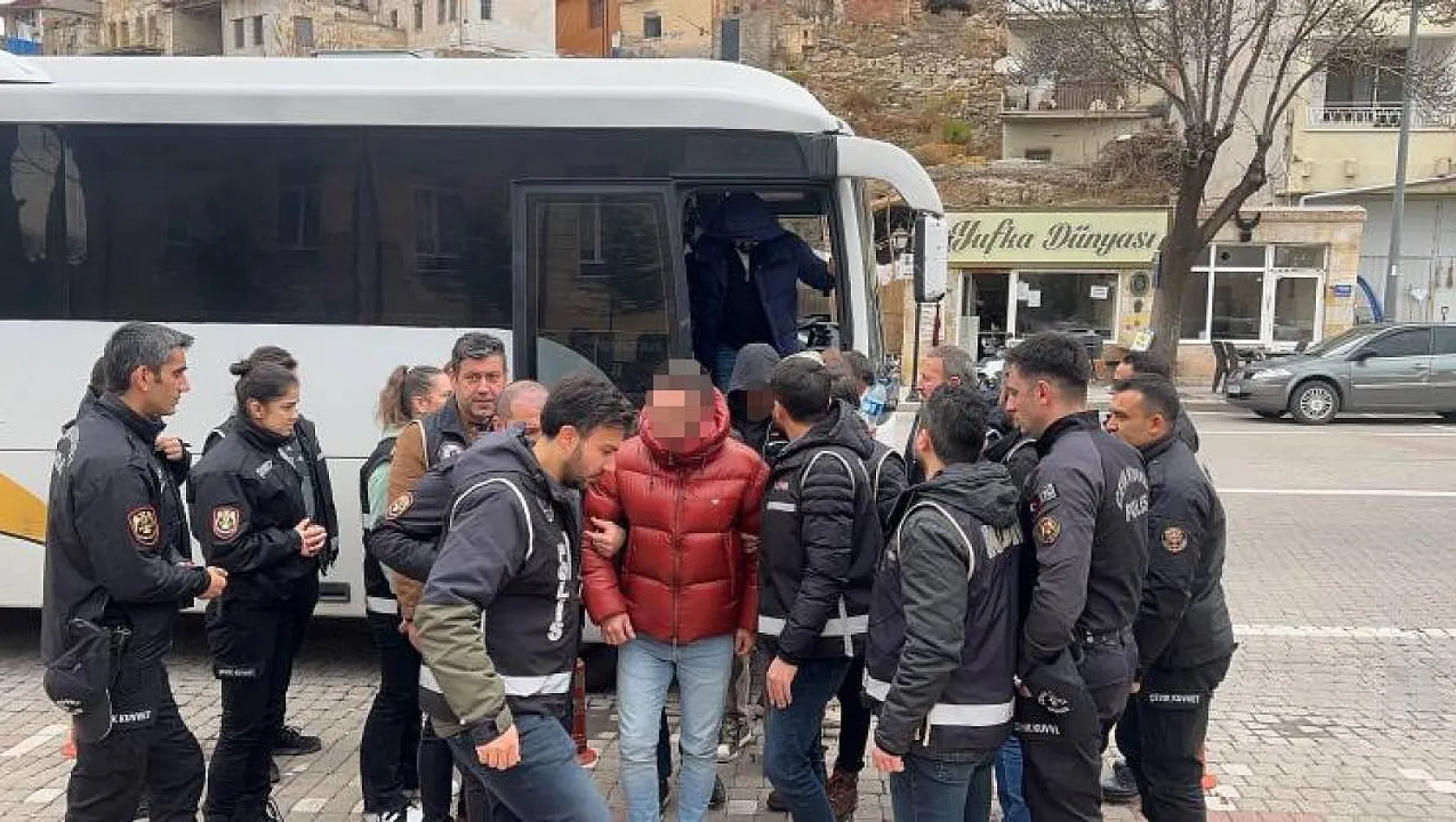 Nevşehir'de noter aracılığıyla rüşvet operasyonunda 11 kişi adliyede