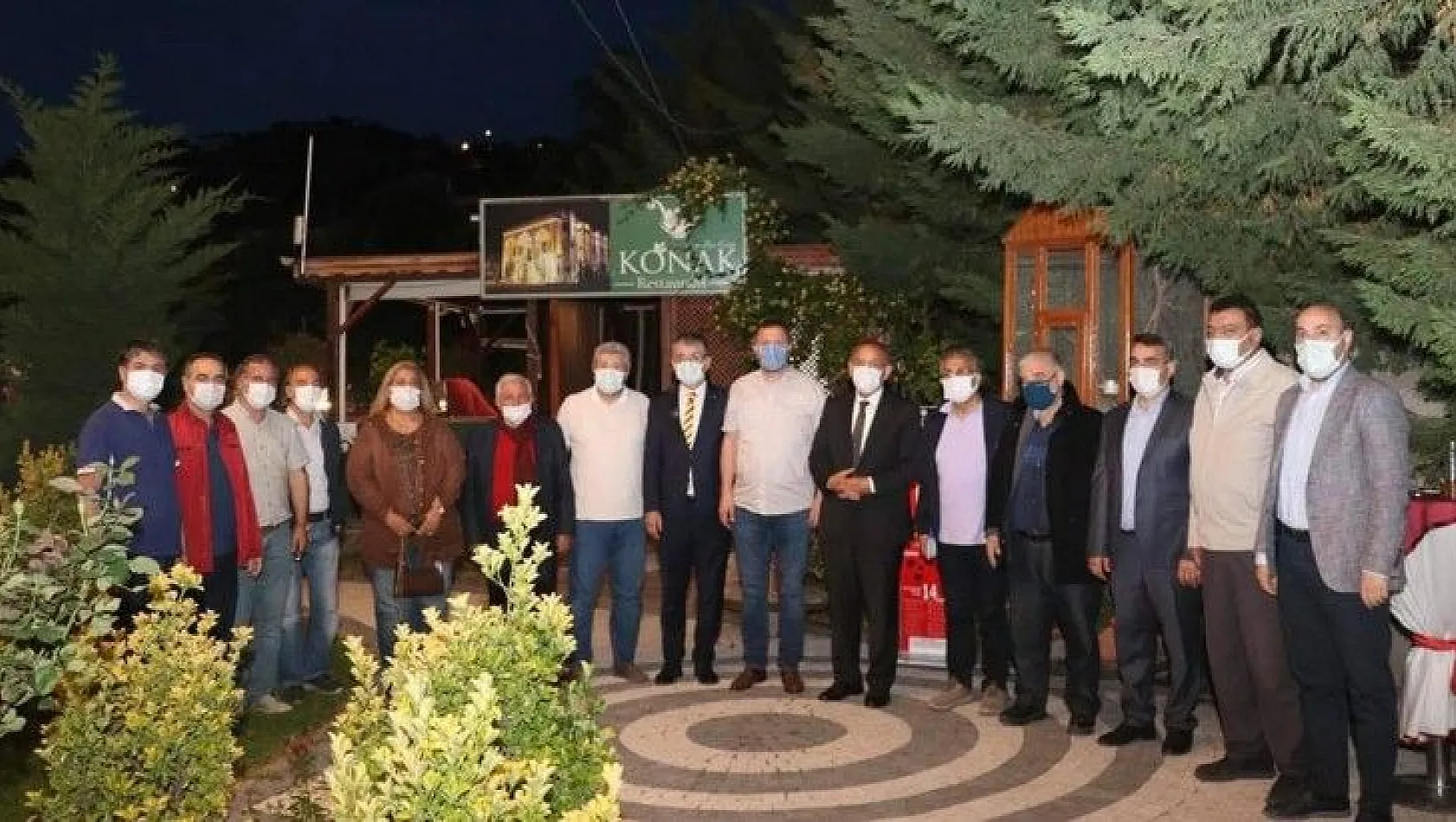 Özhaseki, Kayseri'de Gazete sahipleri ile bir araya geldi