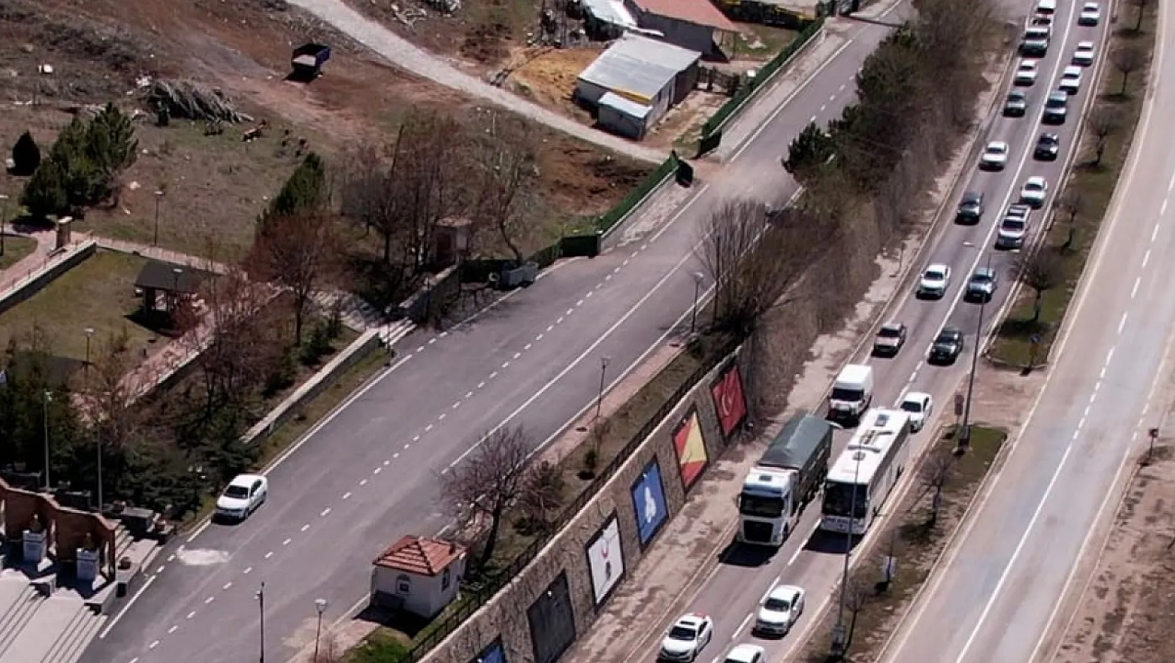 Pınarbaşı'da Cumhur İttifakı yüzlerce araçla ilçeyi turladı