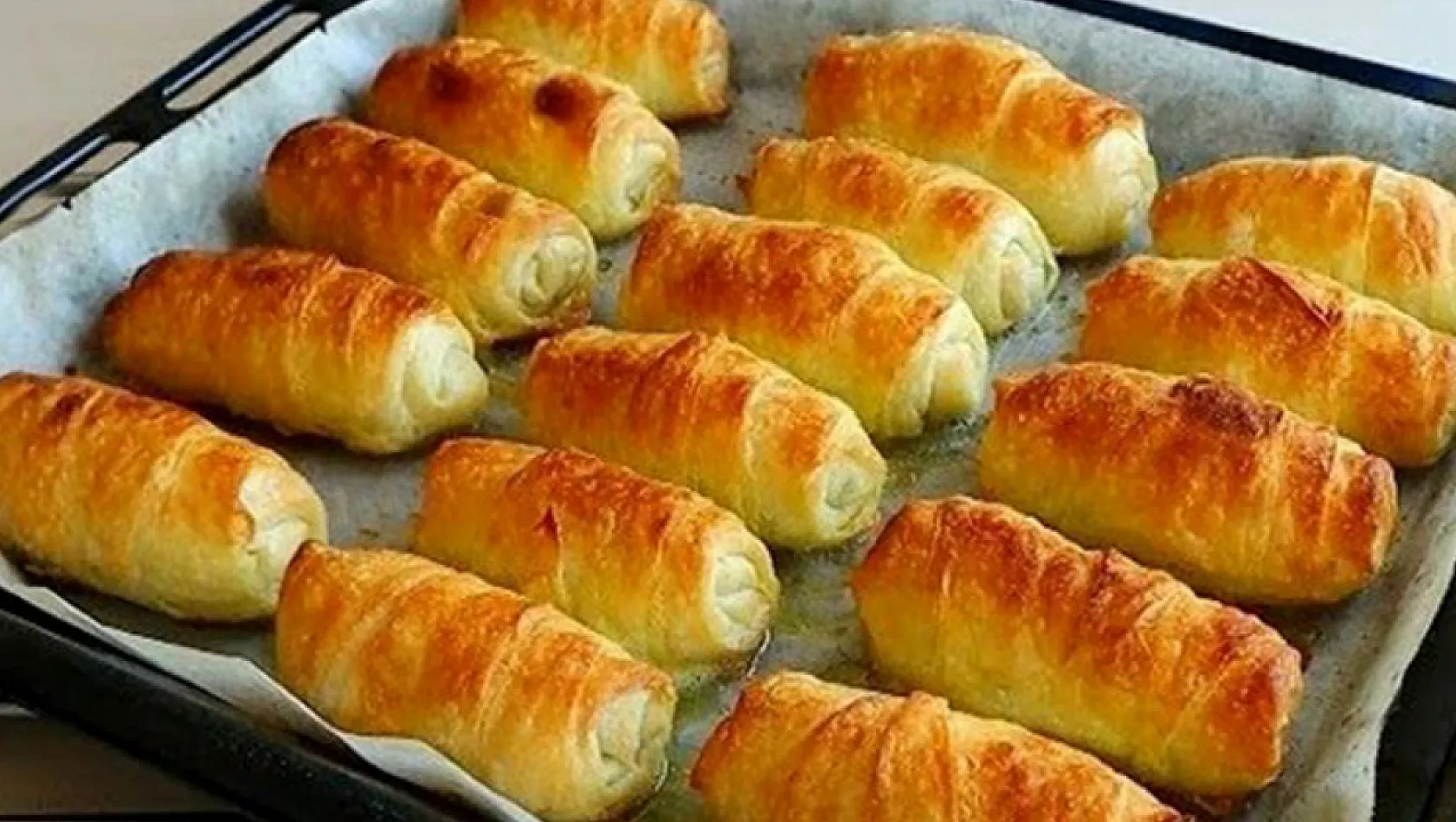Pratik Börek Tarifi - Ev Yapımı Yumuşacık Kabaran Börek Tarifi - Türk Mutfağı