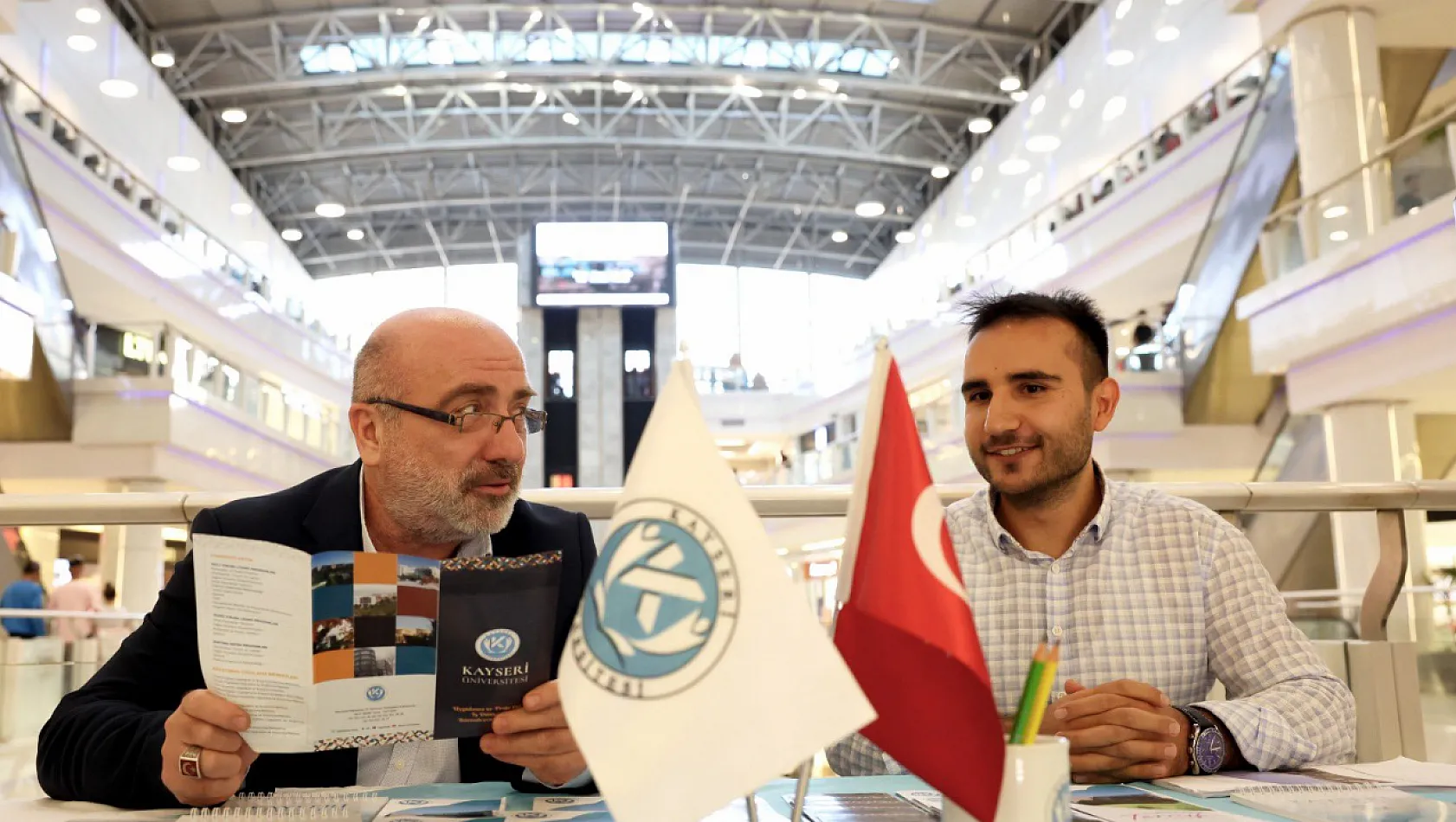 Rektör Karamustafa'dan standa ziyaret!