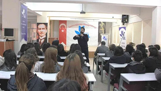 '1 Yazar 1000 Öğrenci Buluşmaları' Devam Ediyor