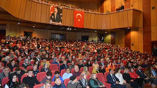 'Gesi Bağları' Adlı Tiyatro Oyununa Büyük İlgi