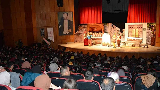 'Gesi Bağları' Adlı Tiyatro Oyununa Büyük İlgi